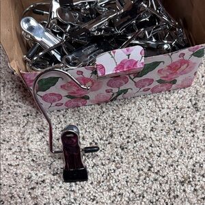 Metal Closet Hanger Clips - 30 pieces